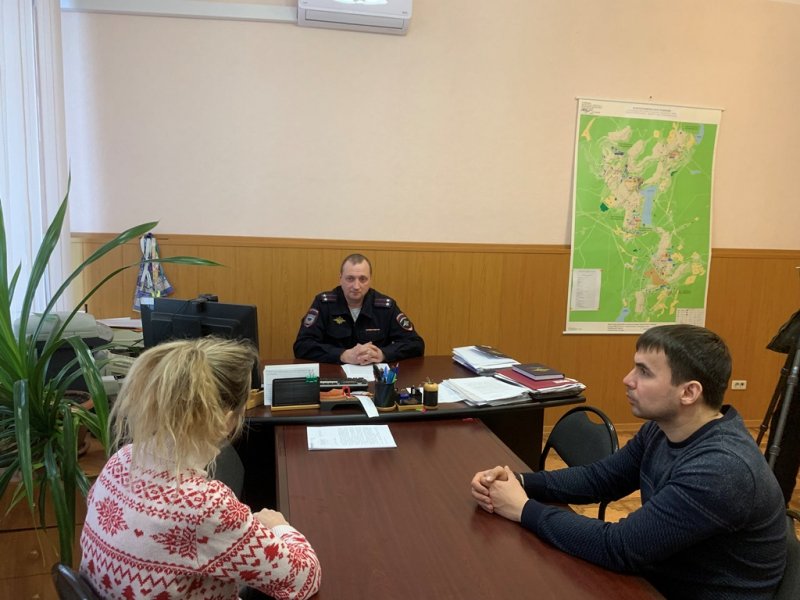 В Златоусте заместитель начальника полиции Отдела МВД встретился с представителями СМИ