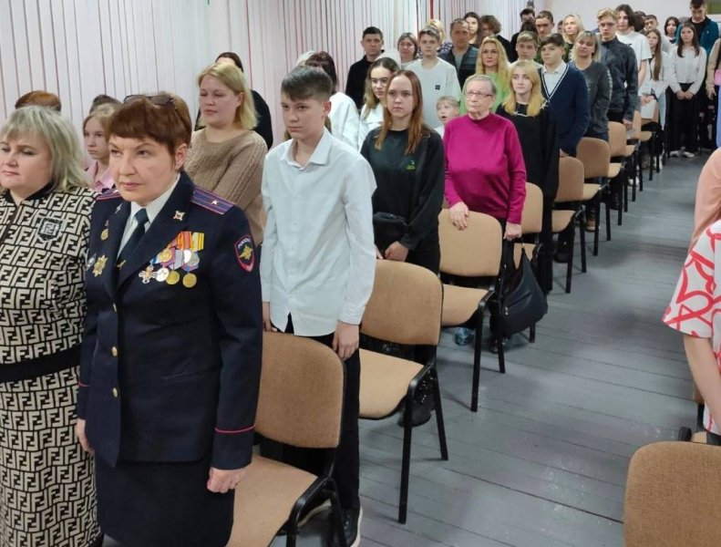 Во Дворце детского творчества Златоуста 40 юных жителей города получили паспорта гражданина РФ
